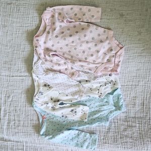 Girl's 4 pack/bundle of bodysuits